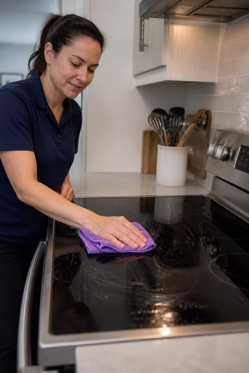 A portrait of a cleaning technician reviewing a kitchen cleaning plan with a homeowner in an Ottawa home, confirming the everyday soap routine and the deeper degreasing that keeps surfaces clean.